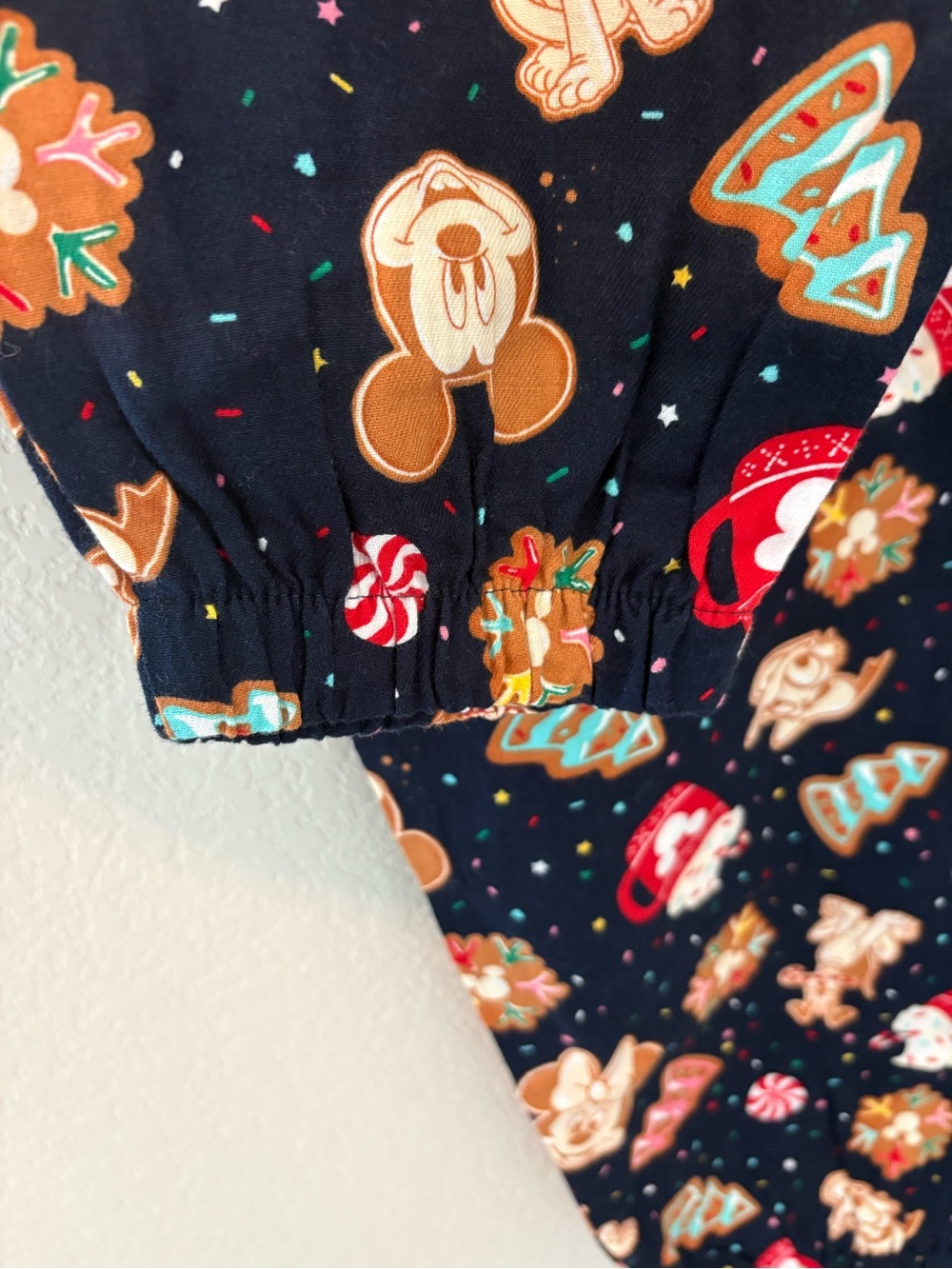 Old Navy X Disney Holiday Christmas Pajama Pants joggers Flannel Mickey Family - Picture 6 of 8